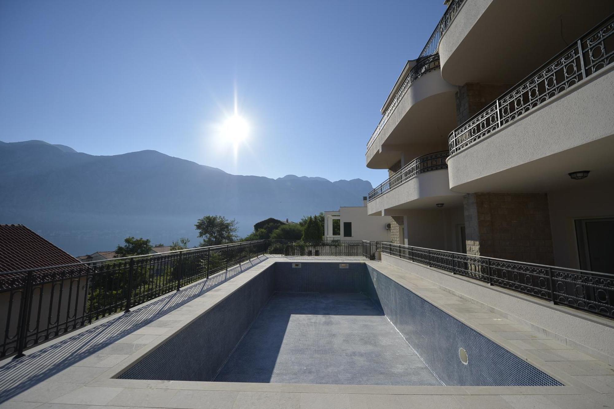 Luxurious 3-Bedroom Apartment By Mn Property Kotor Exteriör bild