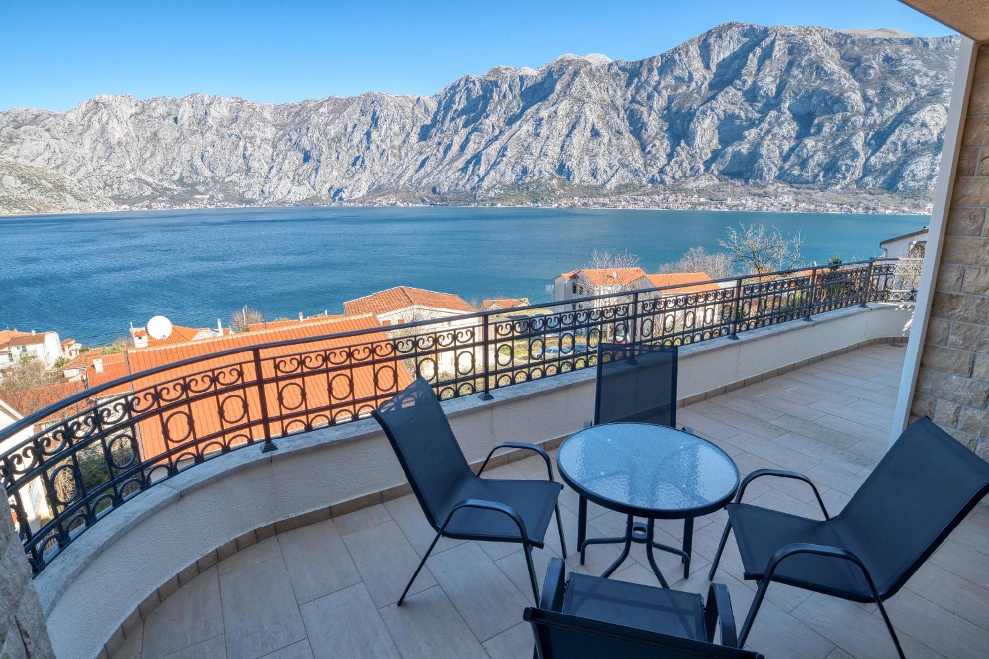 Luxurious 3-Bedroom Apartment By Mn Property Kotor Exteriör bild
