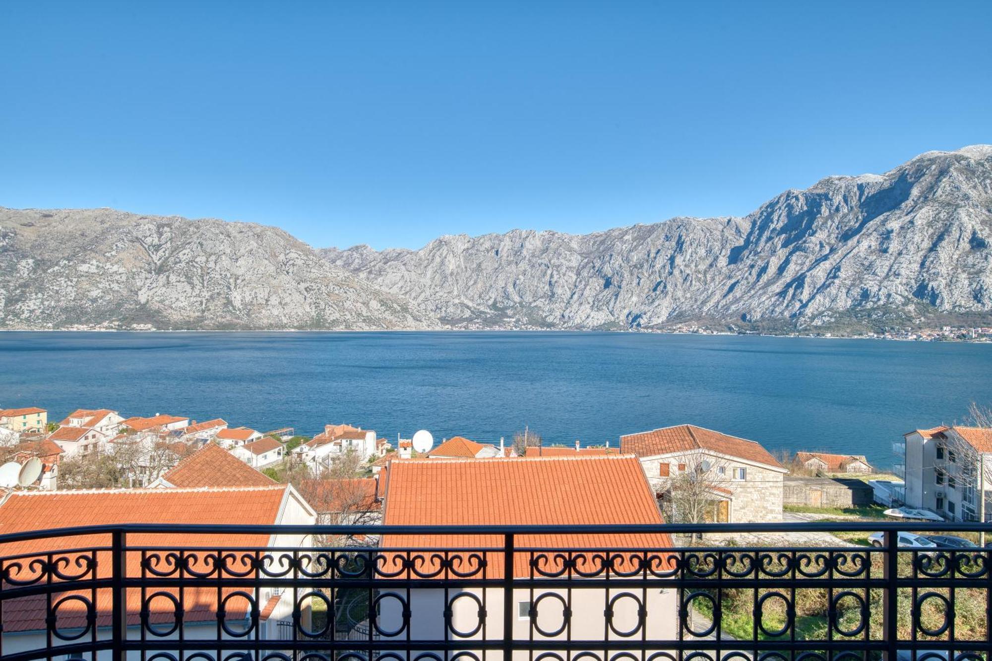 Luxurious 3-Bedroom Apartment By Mn Property Kotor Exteriör bild