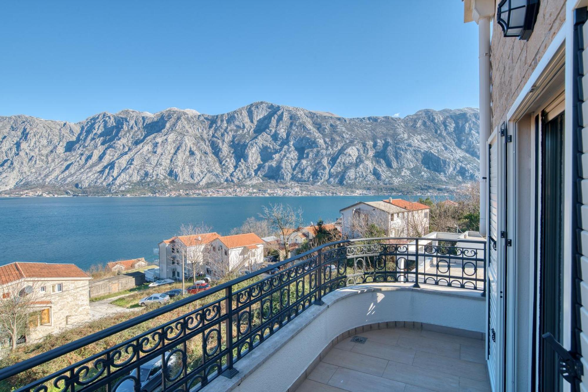 Luxurious 3-Bedroom Apartment By Mn Property Kotor Exteriör bild