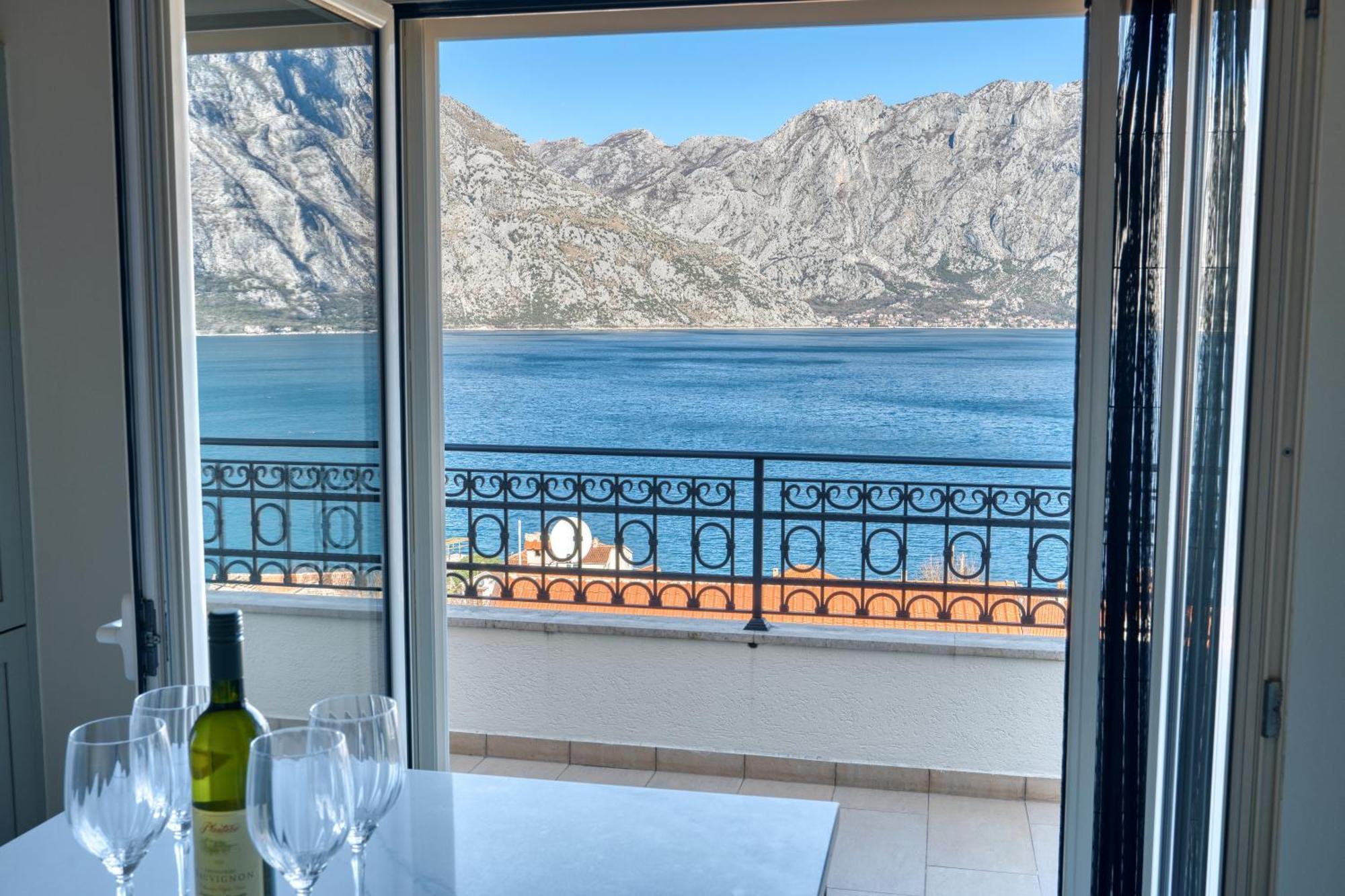 Luxurious 3-Bedroom Apartment By Mn Property Kotor Exteriör bild