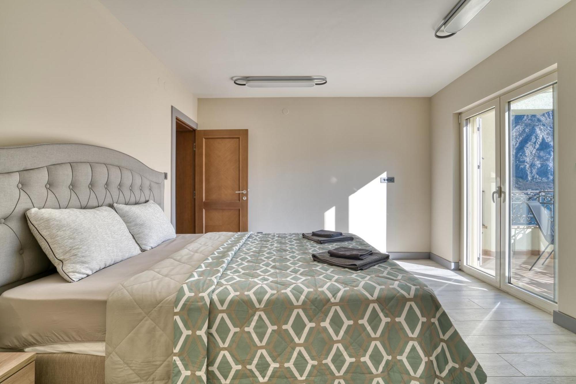 Luxurious 3-Bedroom Apartment By Mn Property Kotor Exteriör bild